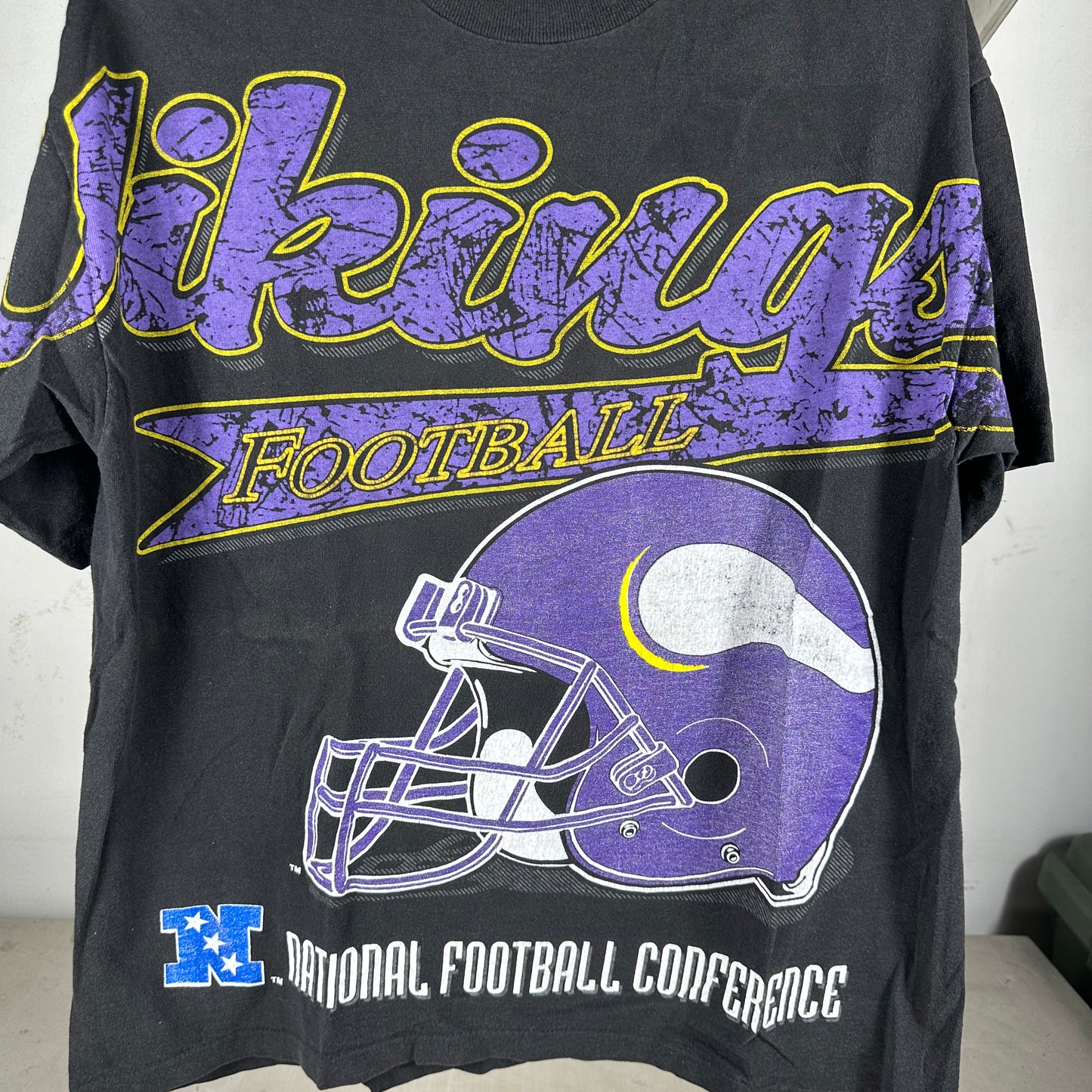 Vintage 90s Minnesota Vikings Football NFL Helmet Graphic Single Stitch T-Shirt