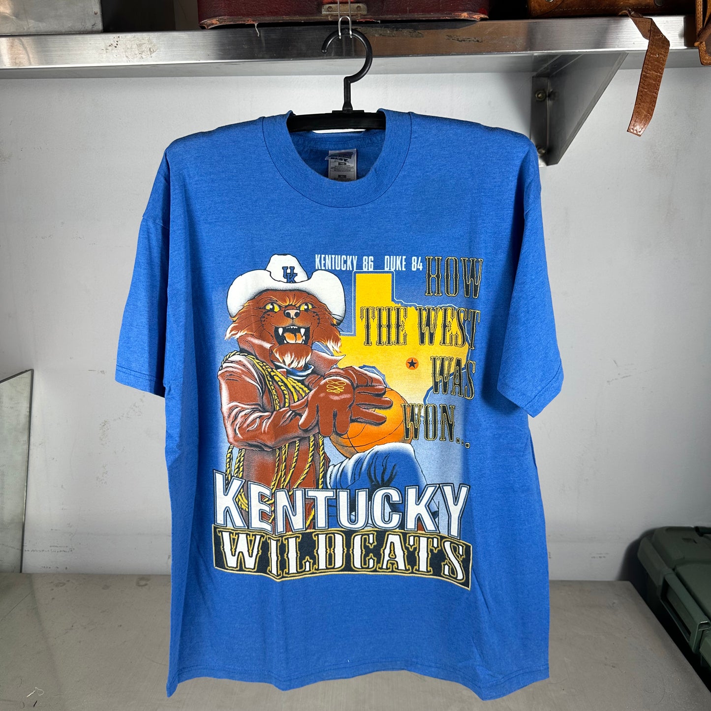 Vintage 90s Kentucky Wildcats How the West Was Won NCAA Mascot Graphic T-Shirt