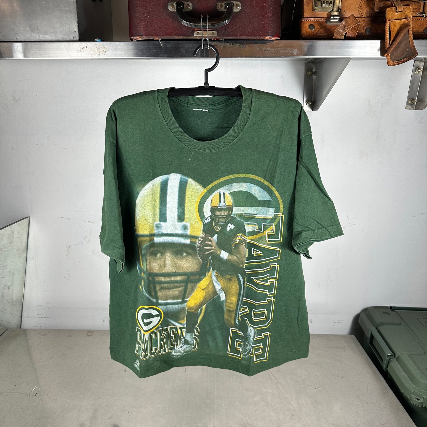 Vintage 90s Brett Favre Green Bay Packers NFL Graphic Single Stitch T-Shirt