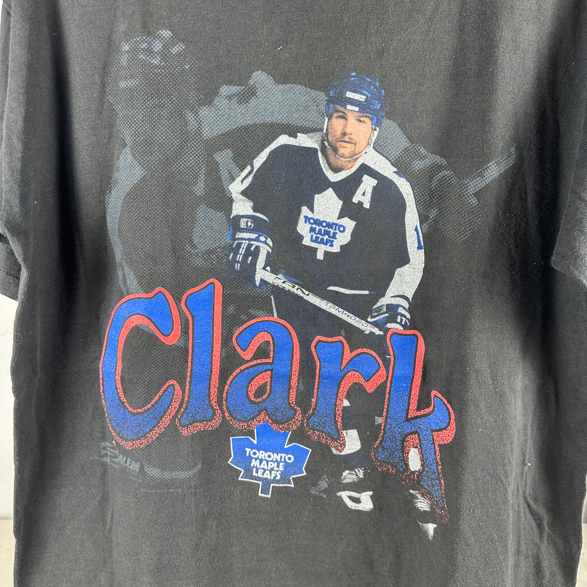 Vintage 90s Wendel Clark Toronto Maple Leafs NHL Salem Sportswear T-shirt