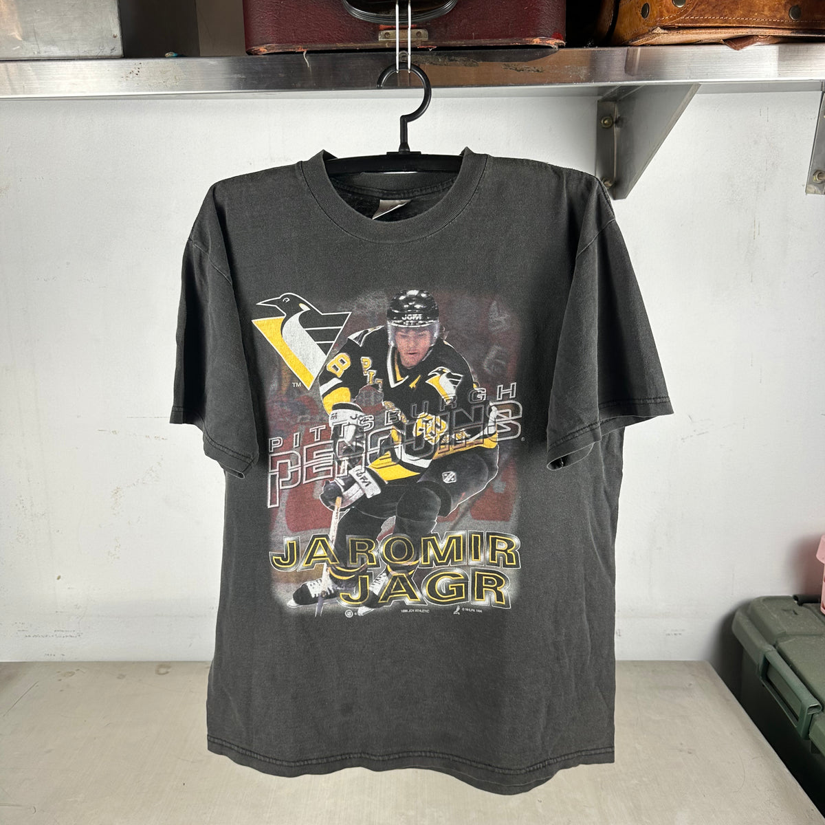 Vintage 1996 Jaromir Jagr Pittsburgh Penguins NHL Graphic T-shirt