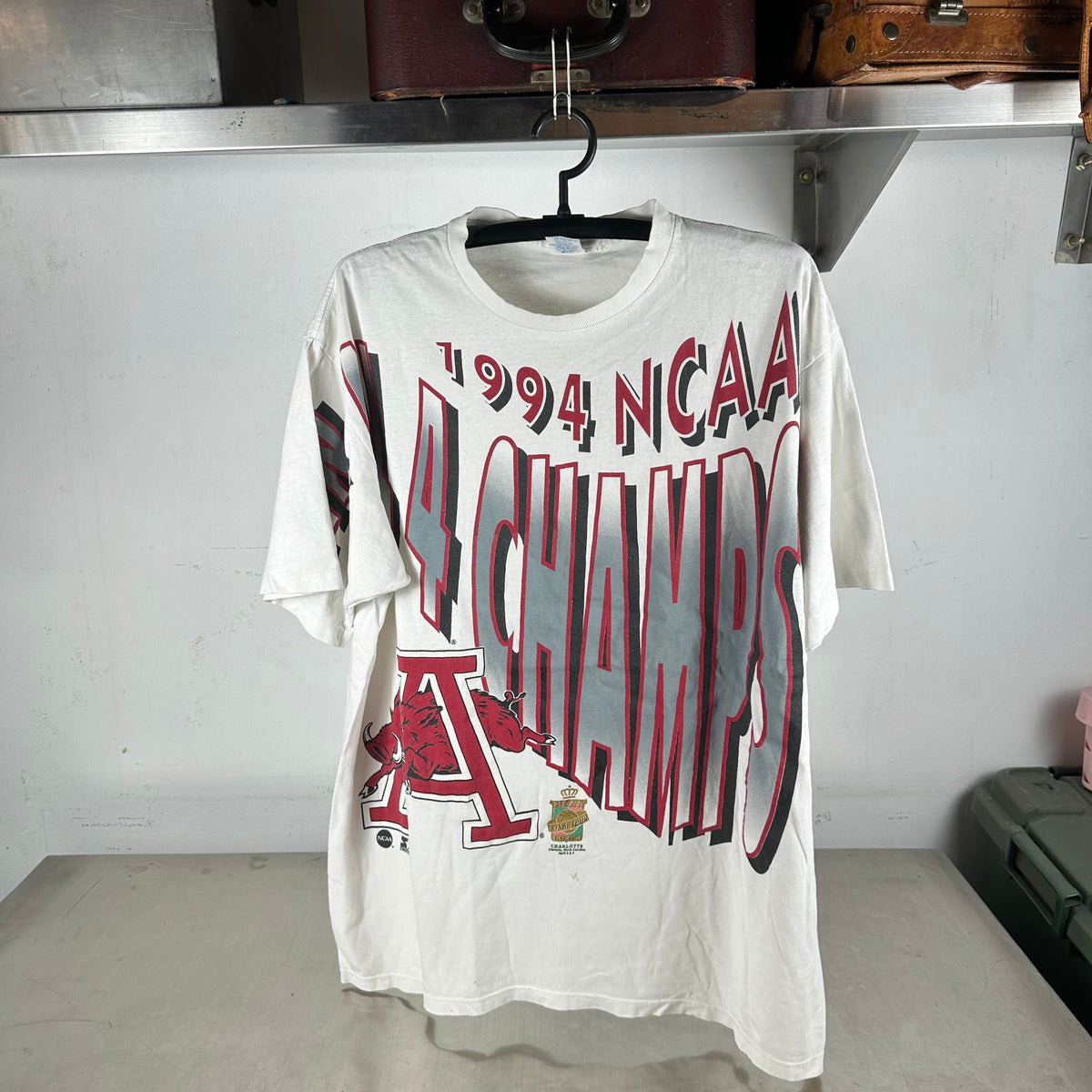 Vintage 1994 Arkansas Razorbacks Basketball NCAA Champions Starter T-shirt