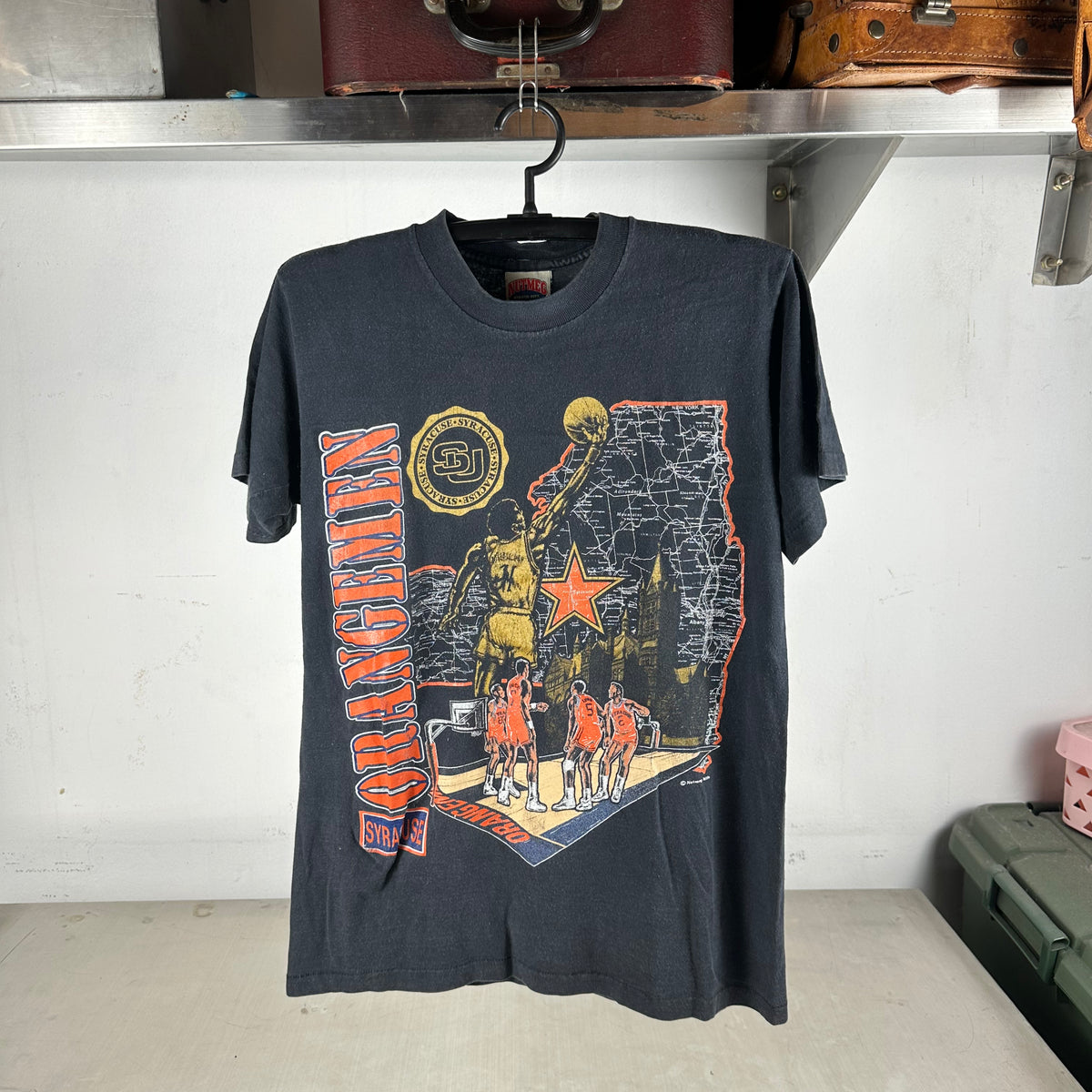 Vintage 90s Syracuse Orangemen Basketball NCAA Nutmeg Graphic T-shirt