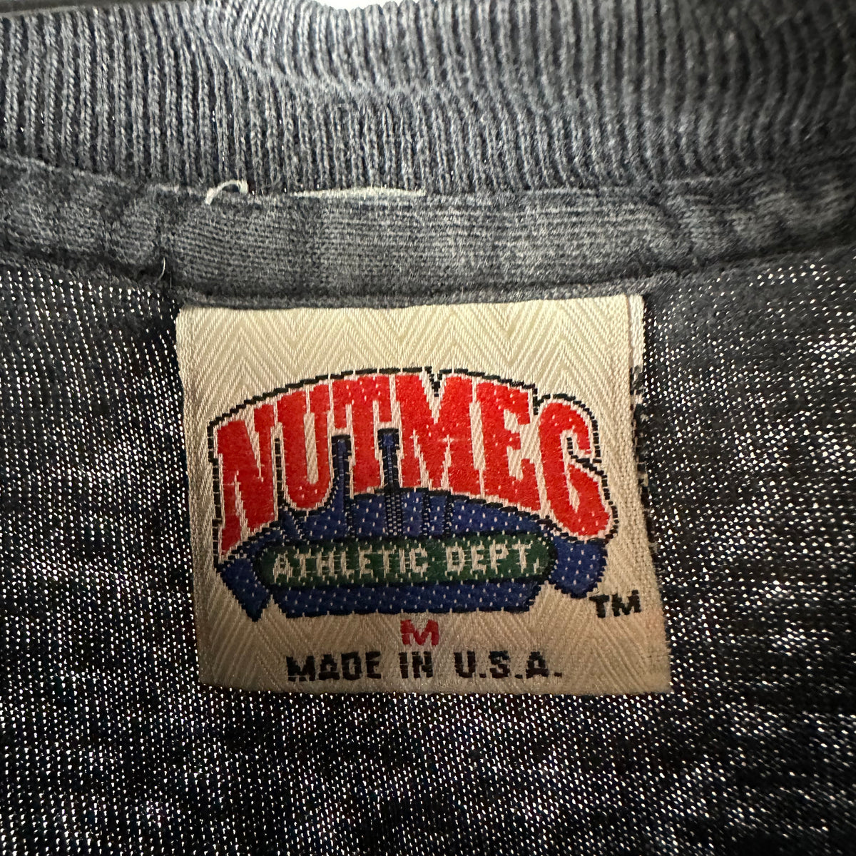 Vintage 90s Syracuse Orangemen Basketball NCAA Nutmeg Graphic T-shirt