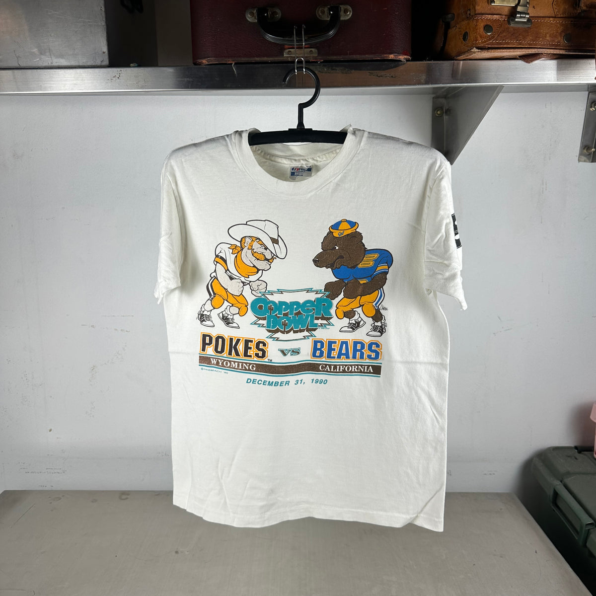 Vintage 1990 NCAA Football Copper Bowl Wyoming Pokes VS UCLA Bears T-Shirt
