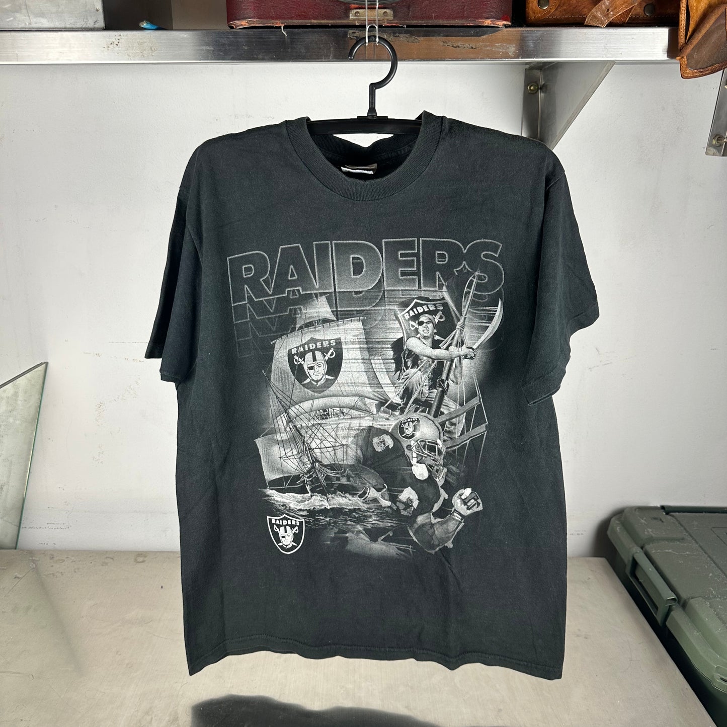 Vintage 90s Oakland Los Angeles Raiders Football NFL Graphic T-Shirt