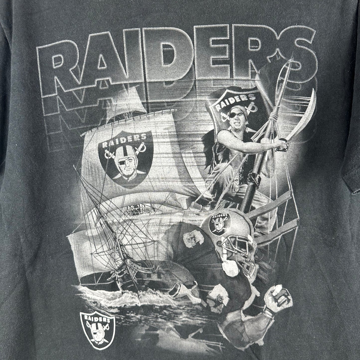 Vintage 90s Oakland Los Angeles Raiders Football NFL Graphic T-Shirt