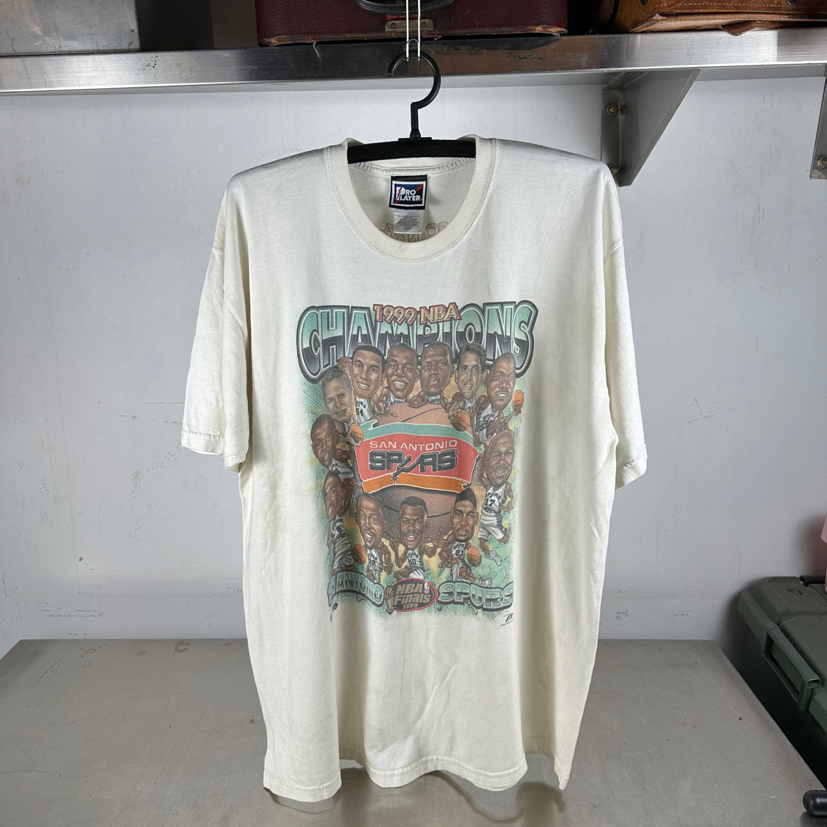 Vintage 1999 San Antonio Spurs NBA Champions Caricature Graphic T-Shirt