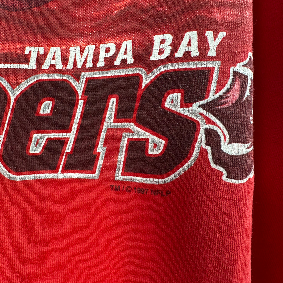 Vintage 1997 Tampa Bay Buccaneers Football NFL Graphic T-Shirt
