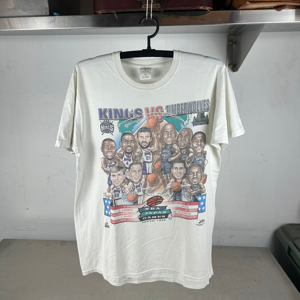 Vintage 1999 NBA Japan Games Caricature Sacramento Kings VS Timberwolves T-Shirt