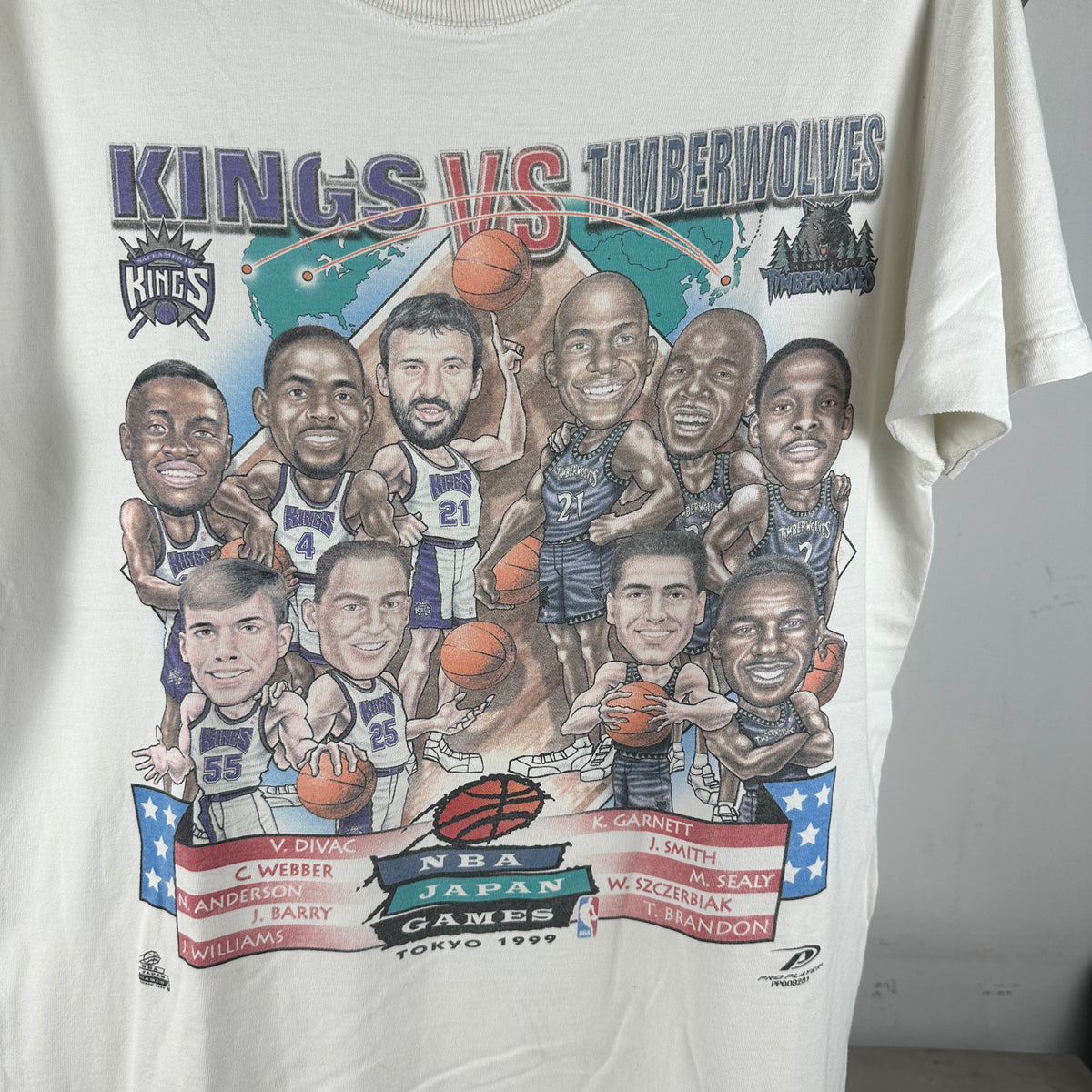 Vintage 1999 NBA Japan Games Caricature Sacramento Kings VS Timberwolves T-Shirt