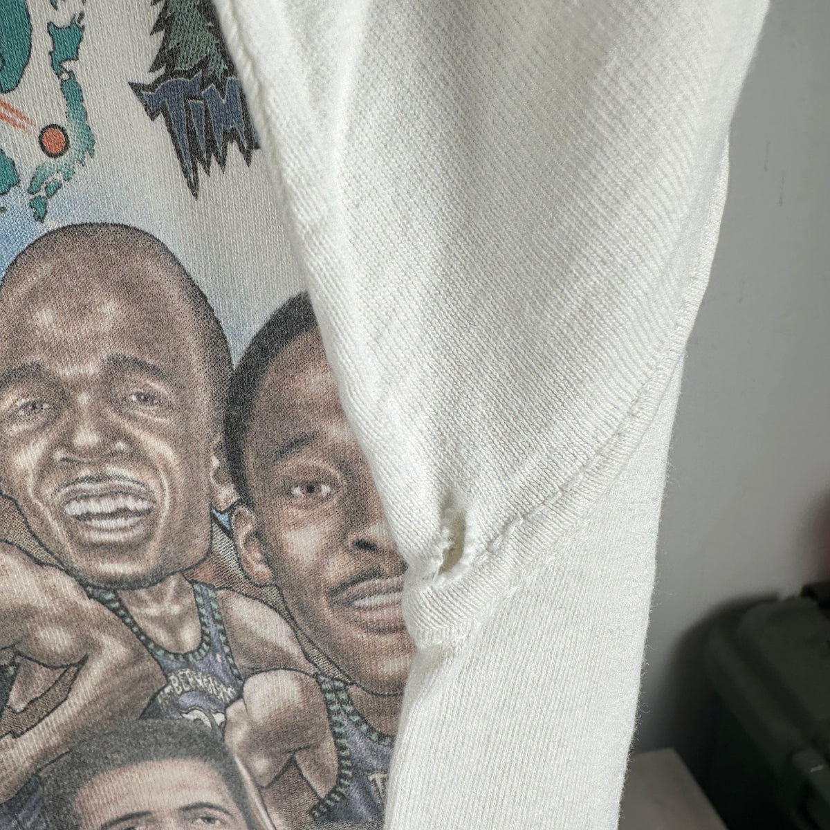 Vintage 1999 NBA Japan Games Caricature Sacramento Kings VS Timberwolves T-Shirt