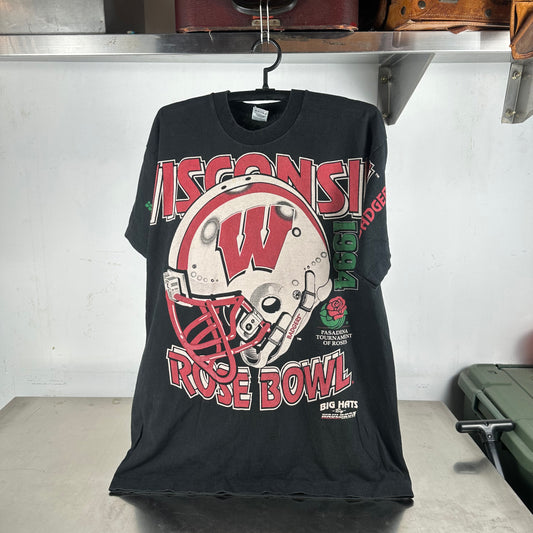 Vintage 1994 Wisconsin Badgers Football NCAA Rose Bowl Big Hats Graphic T-shirt