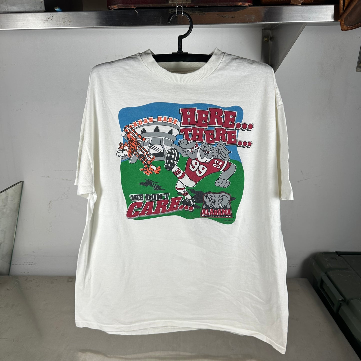 Vintage 1999 Alabama Crimson Tide The Tide Rolls NCAA Mascot Graphic T-Shirt