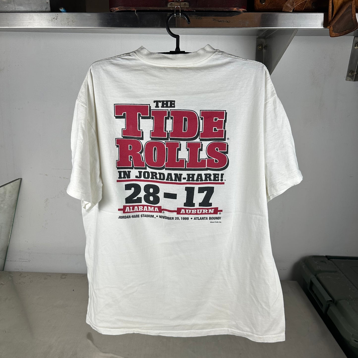 Vintage 1999 Alabama Crimson Tide The Tide Rolls NCAA Mascot Graphic T-Shirt
