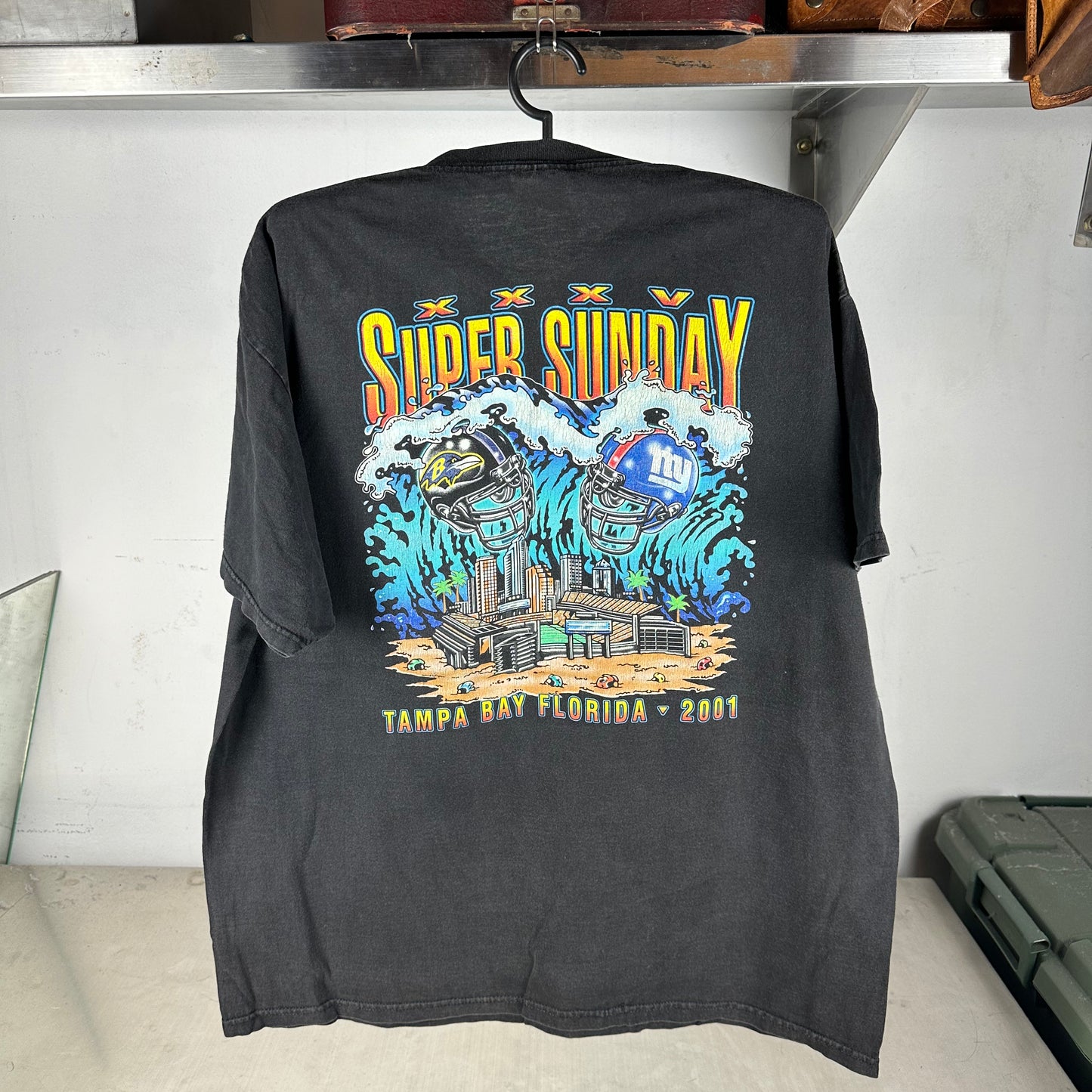 Vintage 2001 NFL Super Bowl Baltimore Ravens VS New England Patriots T-Shirt