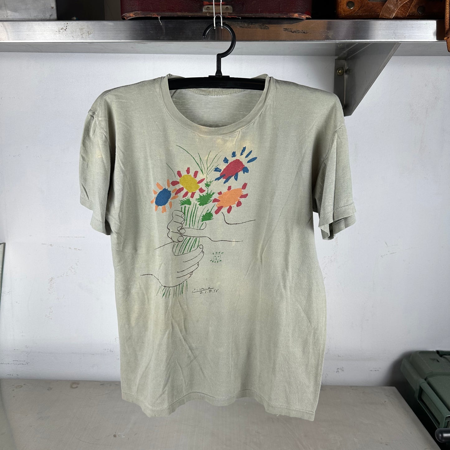 Vintage 90s Pablo Picasso Bouquet of Peace Artwork Single Stitch T-Shirt