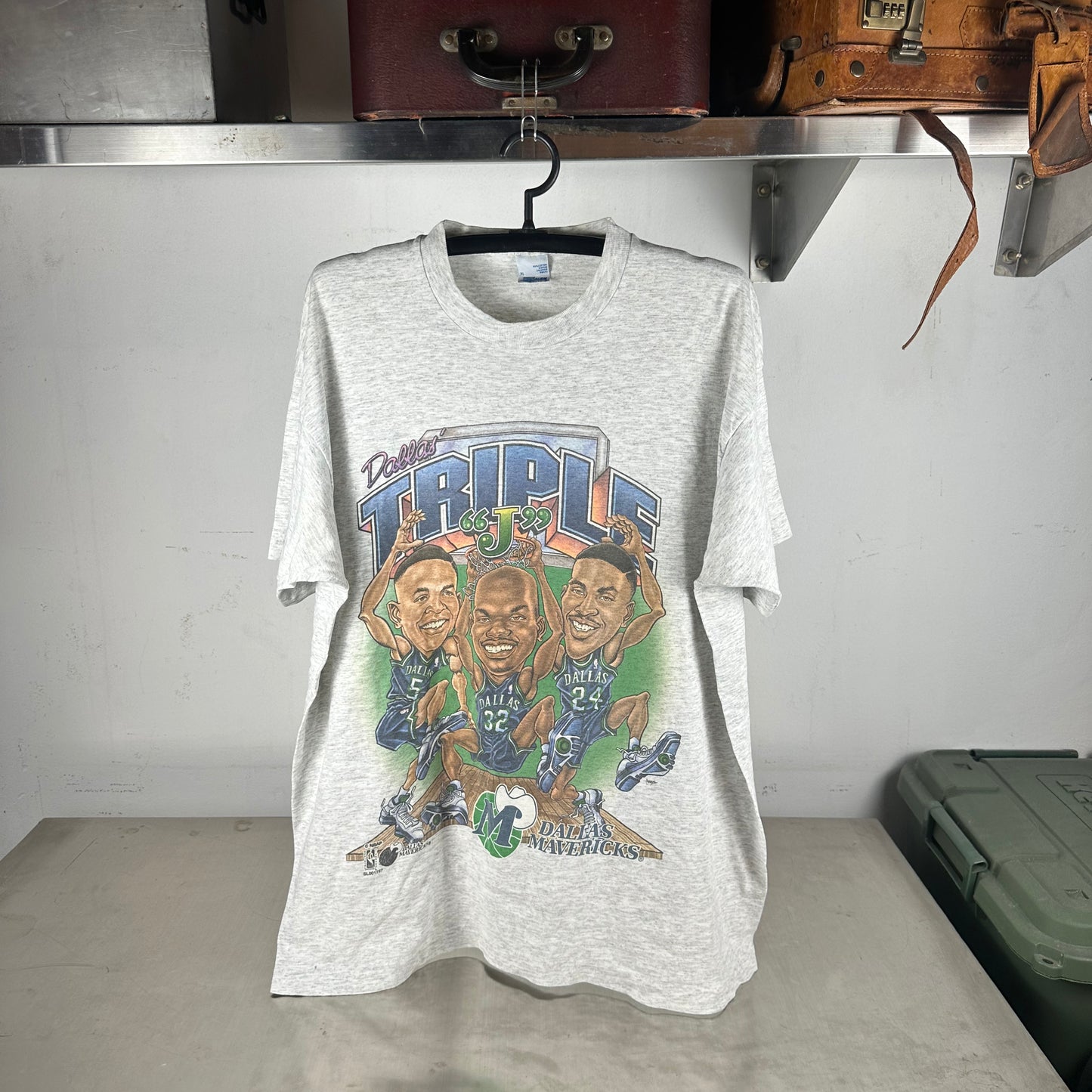 Vintage 90s Dallas Mavericks Triple J NBA Caricature Salem Sportswear T-Shirt